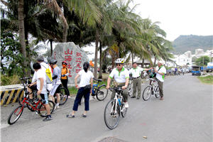 墾管處前處長林青和參與民眾奔馳在墾丁國家公園