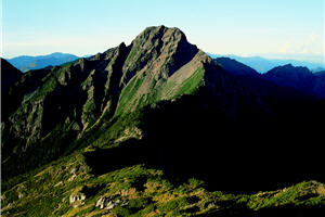 深深吸引登山客的玉山★★（攝影／莊明景）