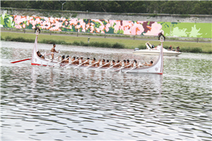 百年來，蘭嶼最大艘的拼板舟於7月16日抵達臺北大佳河濱公園。