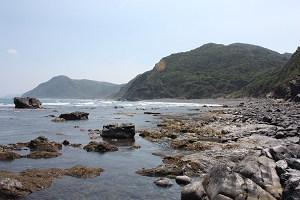 古道沿岸有海岬、崩崖等特殊自然地景