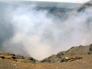 冒煙的火山口