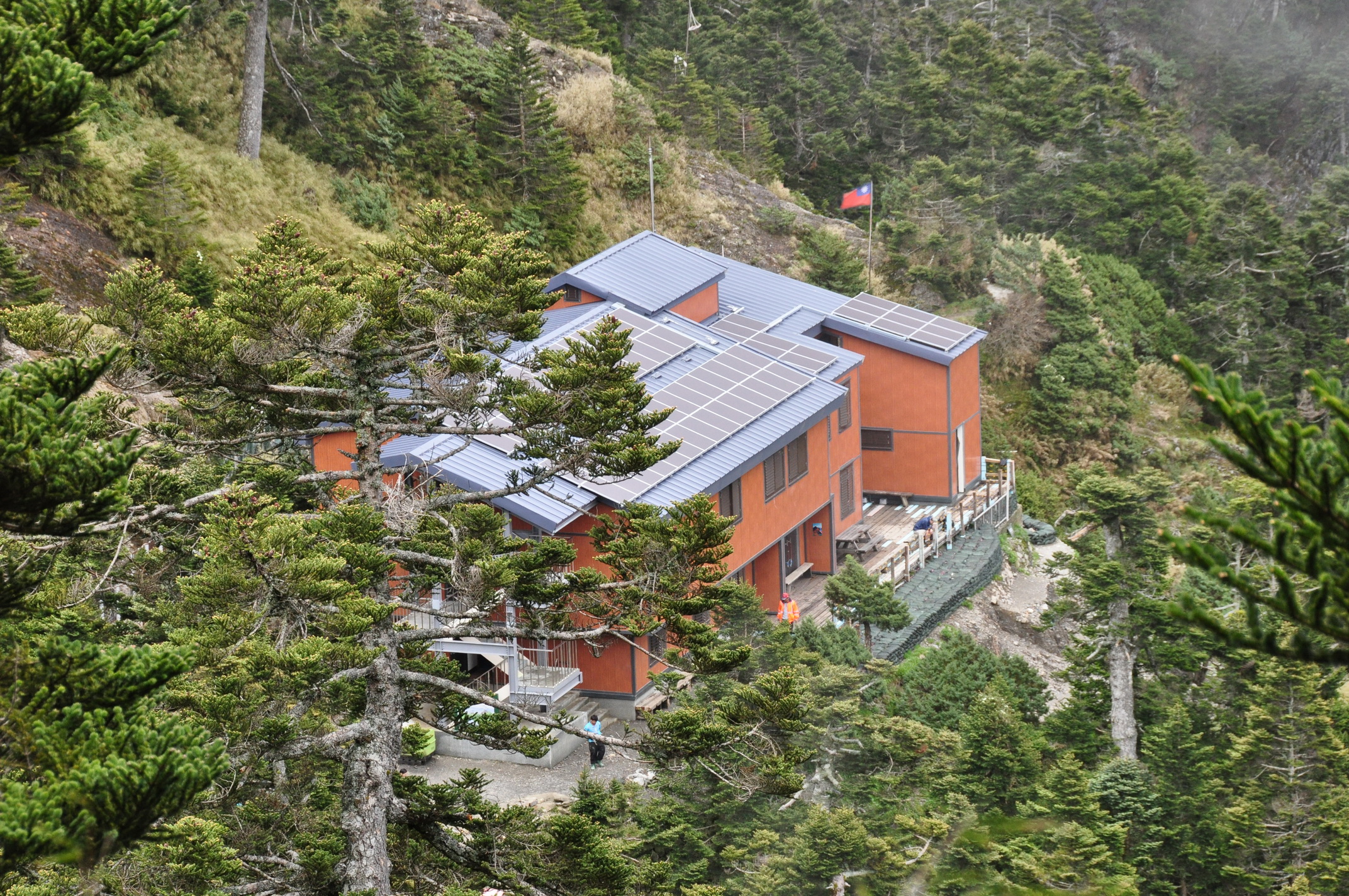 西峰遠眺排雲山莊   