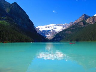 露易斯湖(Lake Louise)優美的湖光山色