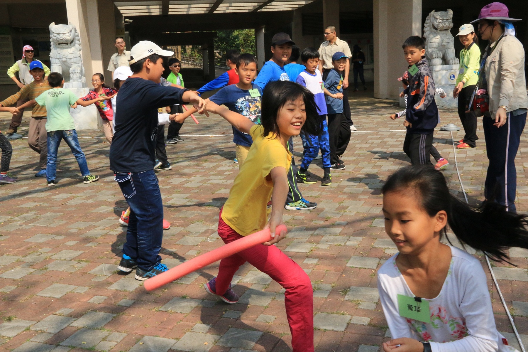 透過壽山Youth Camp遊戲 學員體驗獼猴與森林的關係 (壽山國家自然公園籌備處提供)