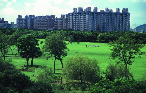 高雄都會公園讓民眾不必跋山涉水即可親近大自然 (高雄都會公園管理站提供)