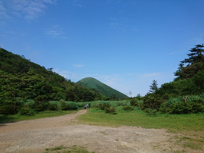 遠處那座完美山形，就是等下要爬的面天山