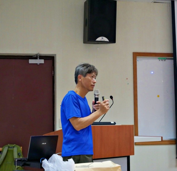 Cicada expert Chen Zhen-Xiang from the Yangmingshan National Park Headquarters speak about the body and the habits of the cicadas