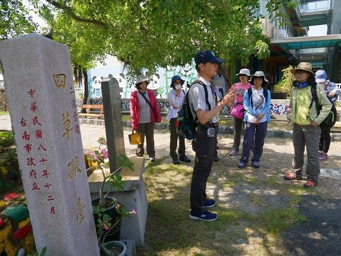 Starting from the location of the Sicao Artillery Battery, Dazhong Temple, and the Dayuan underwater shipwreck