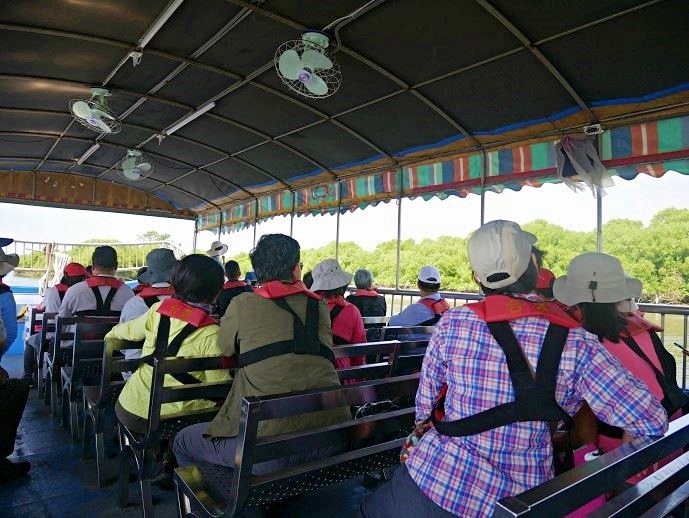 A boat trip was taken to visit the Sicao lagoons lagoon