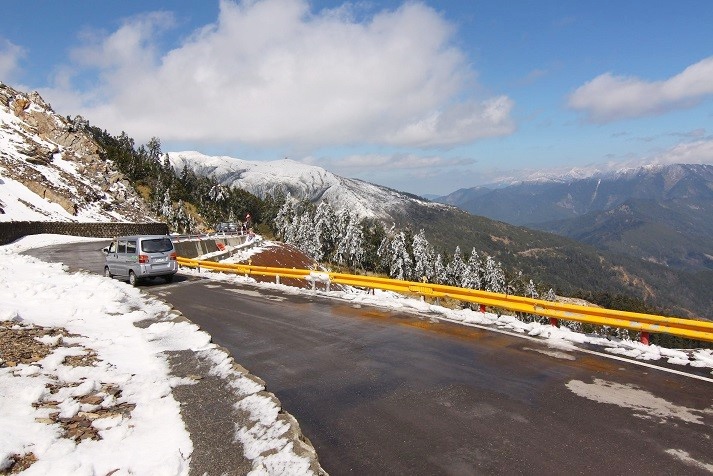 太管處建議到合歡山賞雪前，請先參考官網賞雪專區蒐集相關資訊