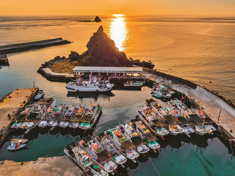 東嶼坪嶼夕照十分迷人  (海洋國家公園管理處提供)