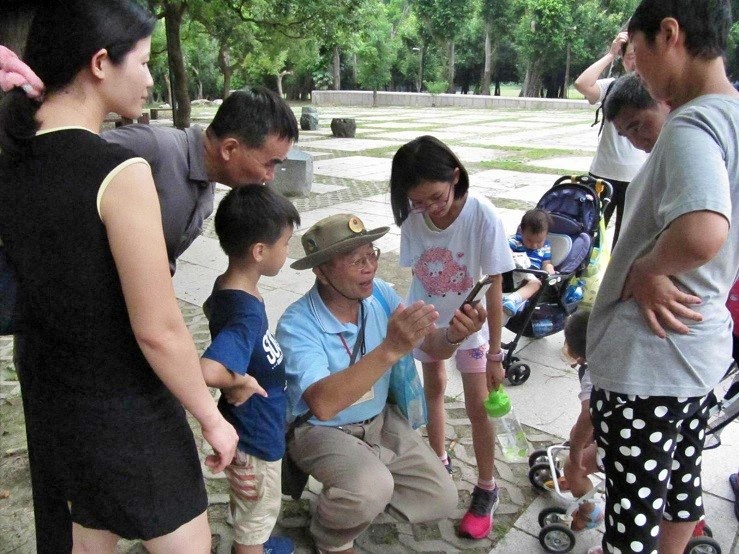 我很喜歡導覽解說工作所傳遞的自然生態知識， 服勤過程中，會時常跟遊客分享 如何愛護地球的小常識