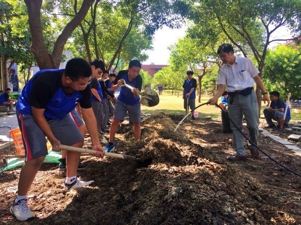 我獲邀至沙鹿高工進行校園落葉、 廚餘廢棄物再運用研習的講師