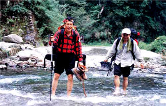 Gao and his partners crossed Madala Creek, exploring new trails together