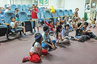 Children answering instructor’s questions.