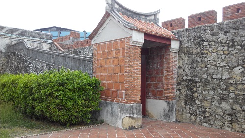 探舊城，玩歷史 (壽山國家公園籌備處提供)。