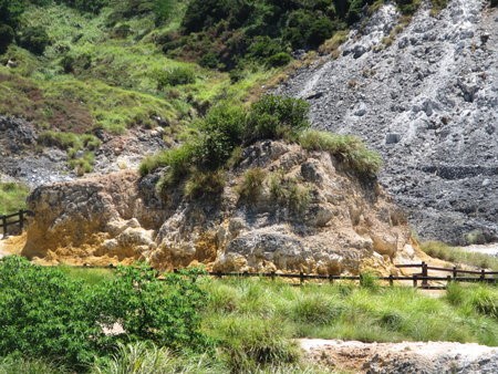 硫磺谷之火山屑碎岩(陽明山國家公園管理處提供)
