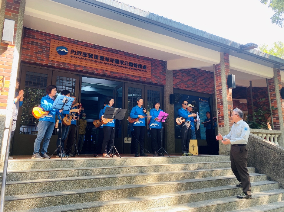 Volunteer Ukulele Orchestra of Marine National Park Headquarters-