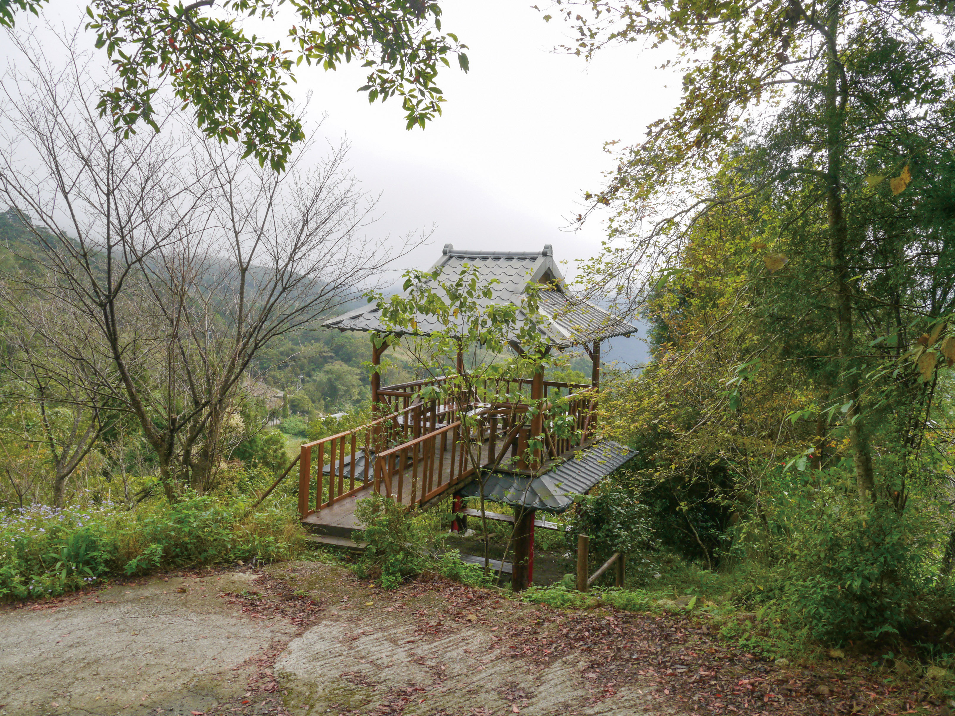 白蘭產業道路上視野良好的觀景涼亭(雪霸國家公園管理處提供)
