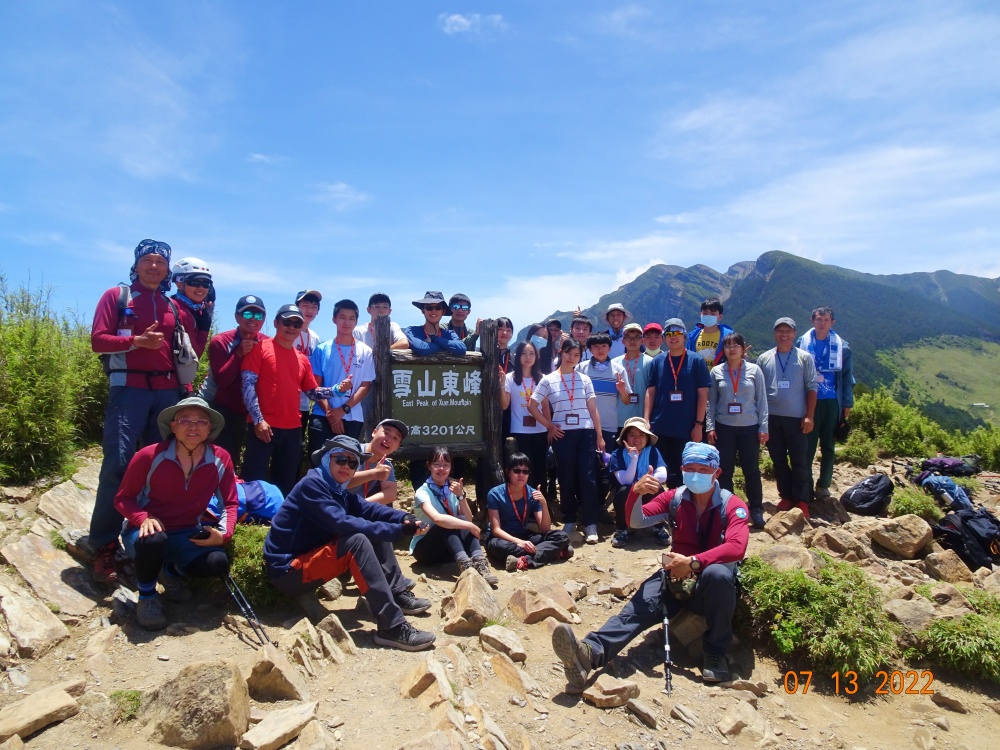 雪山東峰做為百岳攻頂之一，登山門檻相對容易，
相當適合成為青少年第1座百岳，留下滿滿回憶
(雪霸國家公園管理處提供)
