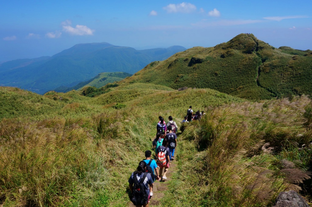 「走遍陽明山」APP尋寶任務除了有趣的寶石蒐集，還能認識陽明山的地質、生態、人文歷史；另一項目地在於提升國人登山知識涵養，落實山岳教育(陽明山國家公園管理處提供)
