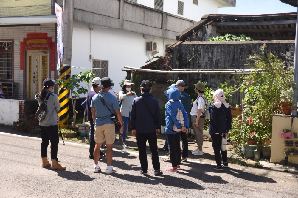 透過慢慢建立情感,取得更多人的認同、認識海洋保育及環境教育,才逐漸形成共識,成立山海社區發展協會萬里桐巡守隊(蛙趣自然生態顧問有限公司提供)