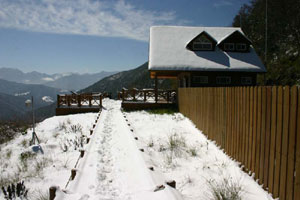 雪讓登山口宛如歐洲度假小屋。