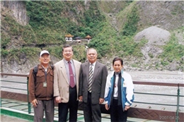 The Thai general and his wife learn about Taroko thanks to Dai's descriptions in English