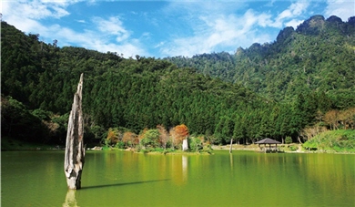 Mingchi Forest Recreation Area combines magnificent mountains and tranquil water. It is also one of the masterpiece by Kuo