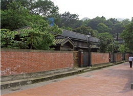 Kuo has also worked on old Japanese-styled buildings. The famous Silian Building in the Gold Ecological Park. A total of three pictures.