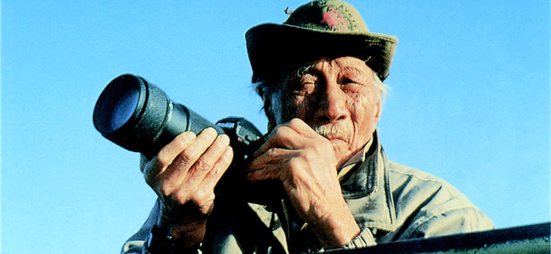 Max Liu visited east Africa, photographing wild animals for his painting reference (1993).