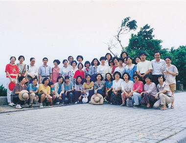 Chang went to Shei-Pa National Park to attend the field survey of environmental education of geography teachers in 1987