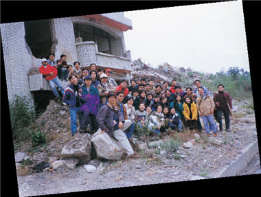 In 1996 after Typhoon Herb stuck Taiwan, Chang took his students to Nantou to investigate the mudflows and landslides