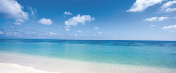 White sand, green sea and blue sky